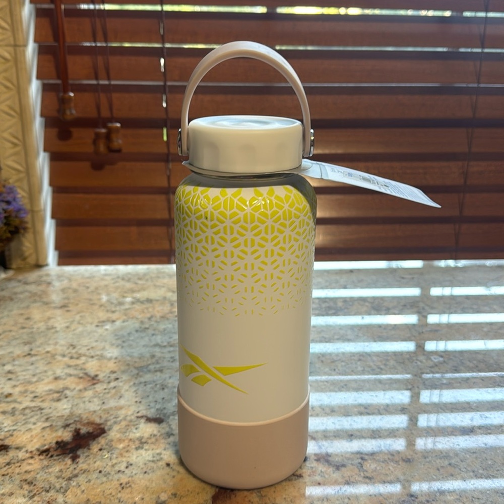 Reebok 32 oz stainless steel water bottle